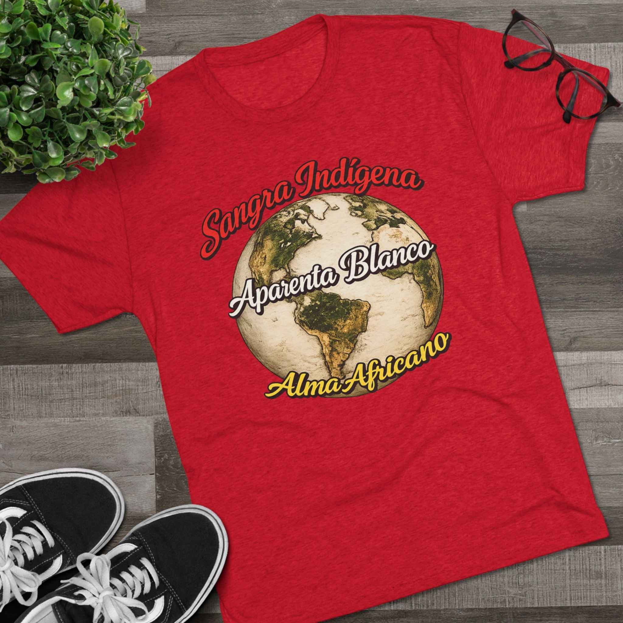 T-Shirt — Sangre Indígena Aparenta Blanco Alma Africano Globe Tee