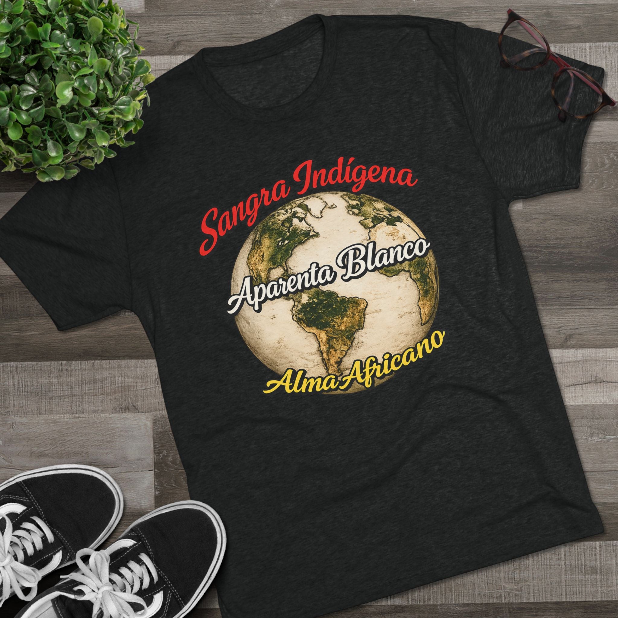T-Shirt — Sangre Indígena Aparenta Blanco Alma Africano Globe Tee