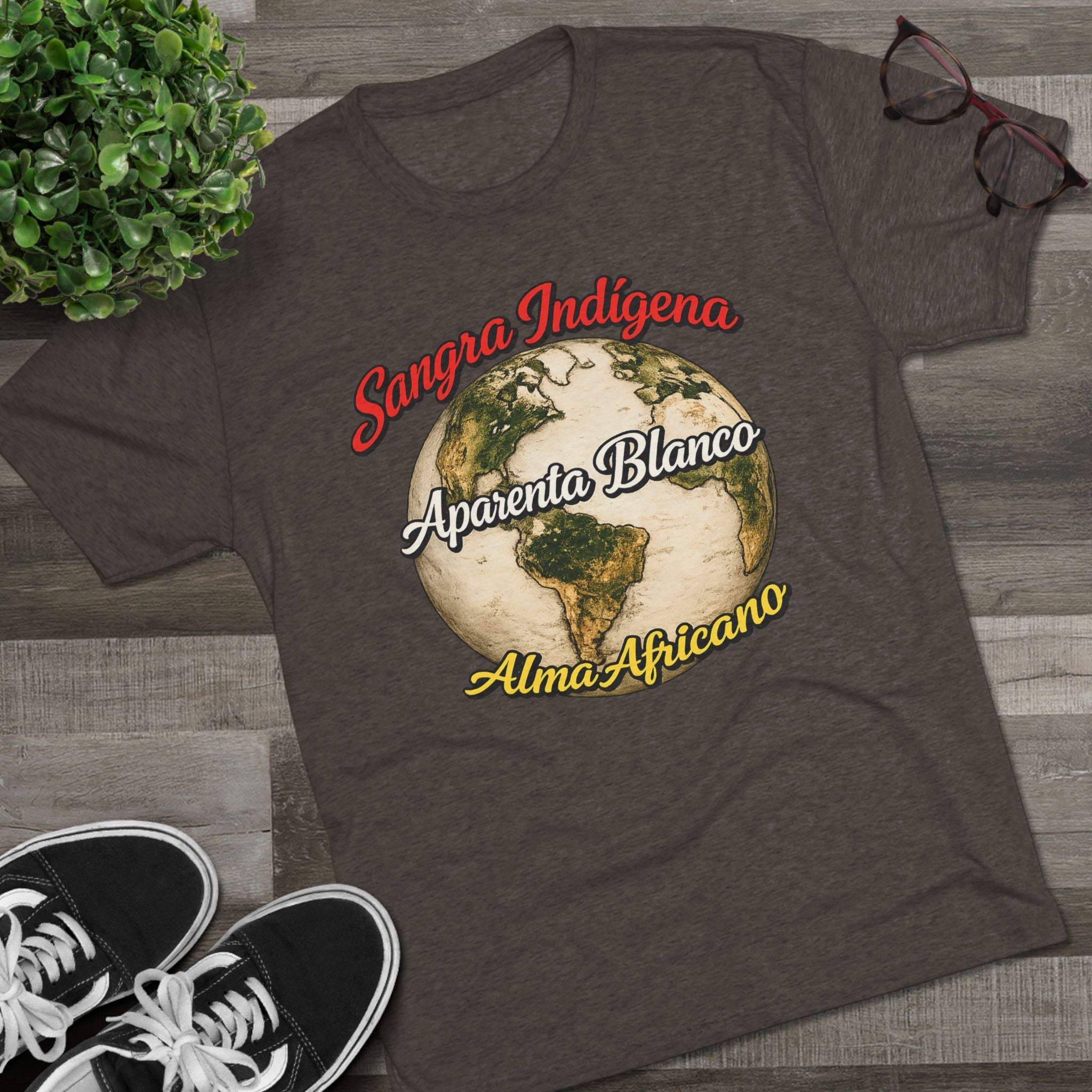 T-Shirt — Sangre Indígena Aparenta Blanco Alma Africano Globe Tee