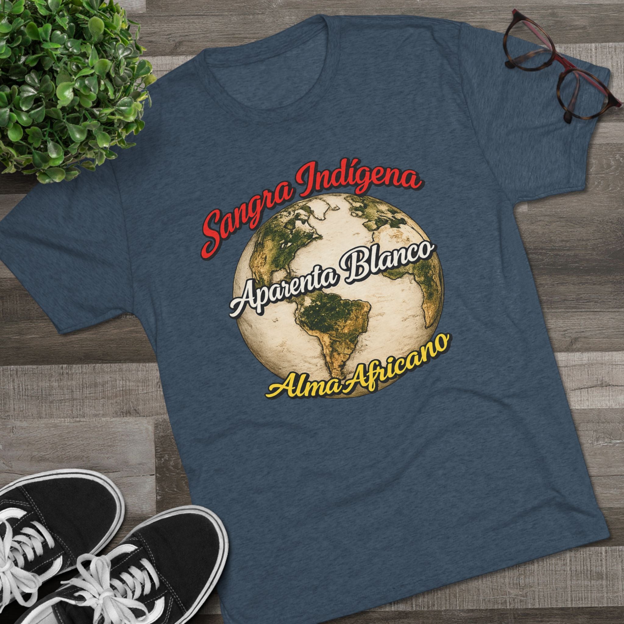 T-Shirt — Sangre Indígena Aparenta Blanco Alma Africano Globe Tee