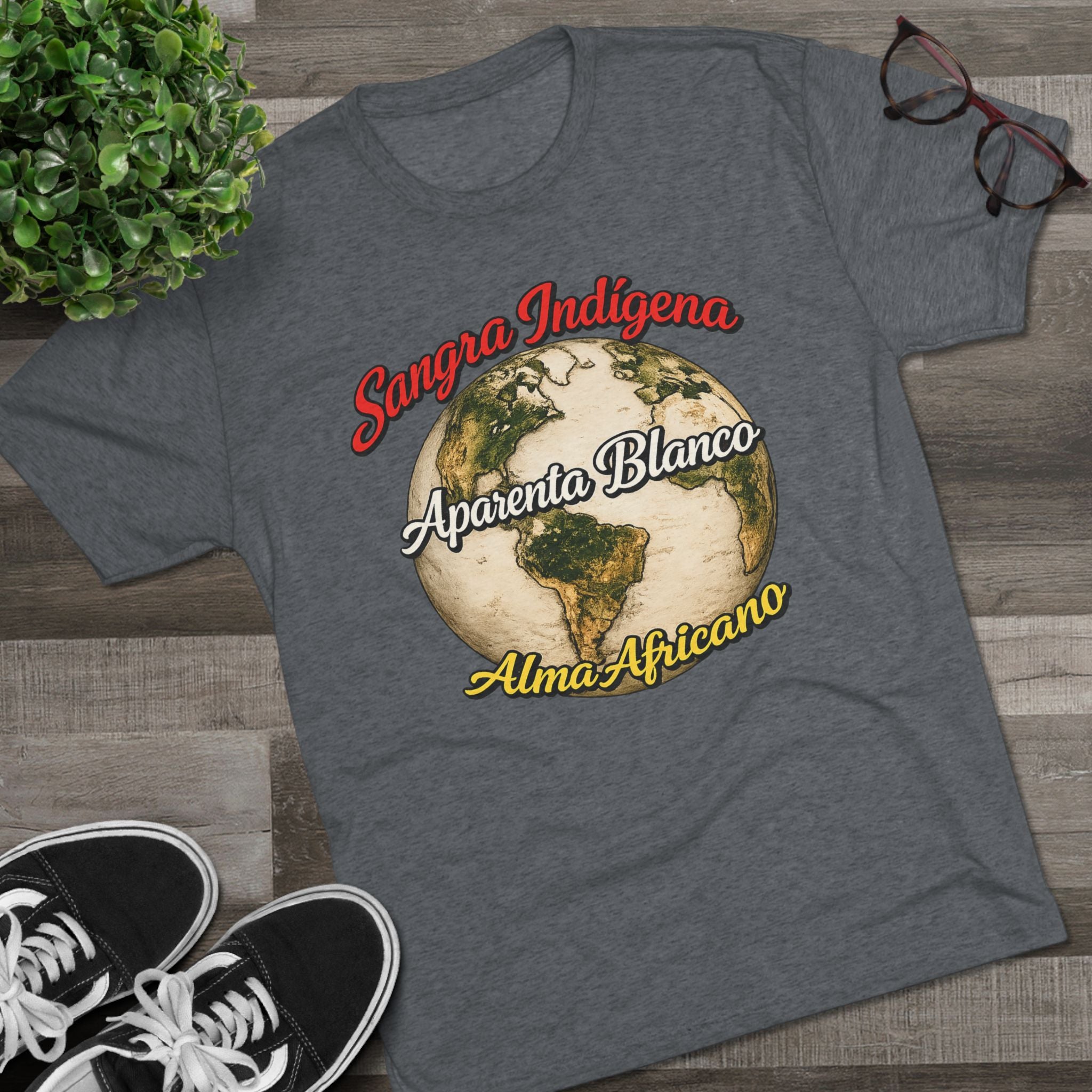 T-Shirt — Sangre Indígena Aparenta Blanco Alma Africano Globe Tee