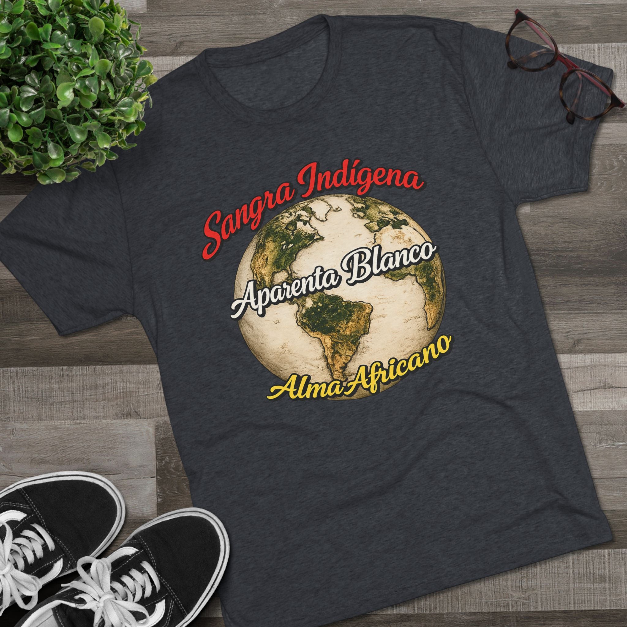 T-Shirt — Sangre Indígena Aparenta Blanco Alma Africano Globe Tee